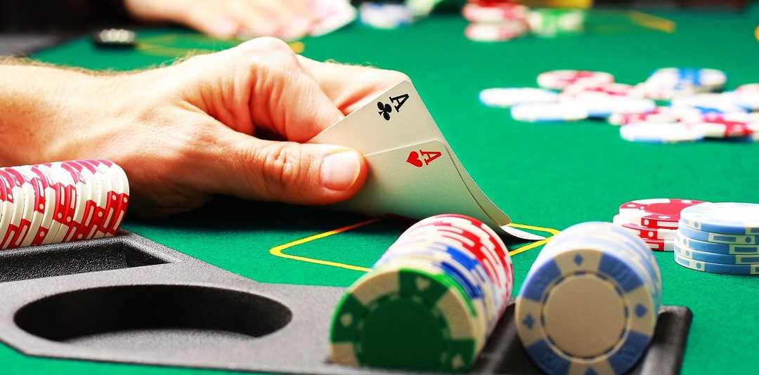 Poker là bộ môn bài được nhiều người chơi yêu thích